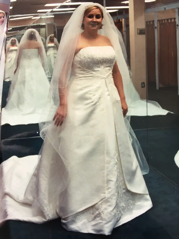 Hurry In David's Bridal Class 13010002 Ven Style 95268SOLI