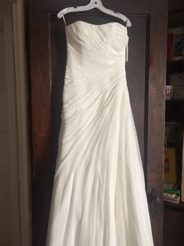 Savings Spectacular David's Bridal Crinkle Chiffon Wedding Dress/ V3540