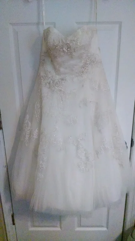 Online Only Oleg Cassini cpk437